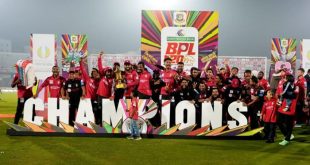 Fortune Barishal players celebrate with the BPL 2025 trophy after their thrilling victory over Chittagong Kings.